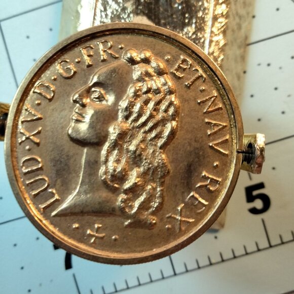 Gold tone medallion Stand Display Let the name of the Lord be Blessed - Picture 6 of 9